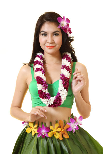 在白色背景上带花环的夏威夷妇女。图片下载