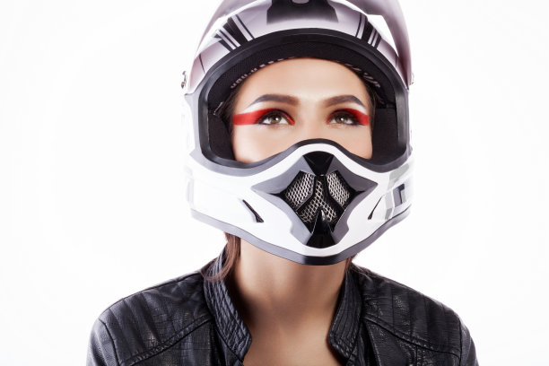 戴头盔的女孩。图片下载