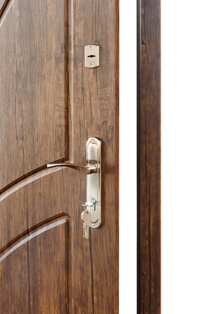 打开带锁的棕色木门把手。图片下载