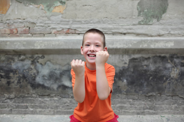 年轻人图片下载