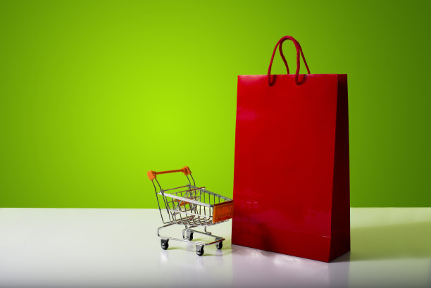 红色的购物袋。图片下载