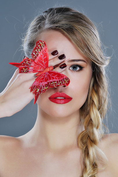 美丽的女人肖像与蝴蝶图片下载