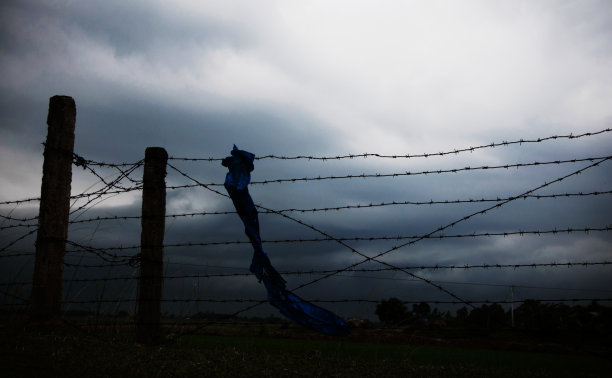 铁丝栅栏图片下载