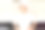 穿着厨师制服的自信男孩图片下载