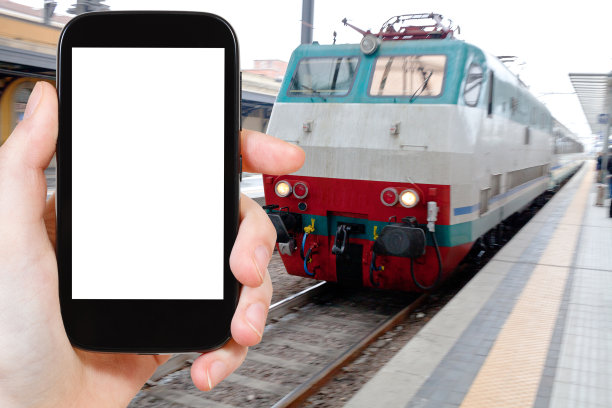 火车在火车站的照片图片下载