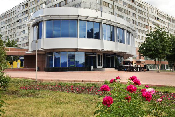 Naberezhnye Chelny的现代建筑。俄罗斯图片下载