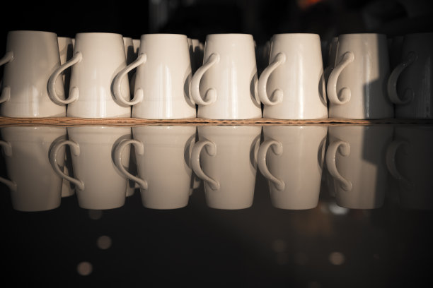 白色的杯子图片下载