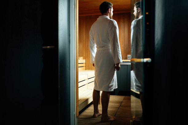 帅哥进桑拿图片下载