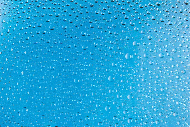 玻璃上的水滴图片下载