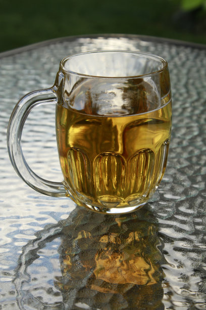 啤酒杯图片下载