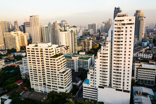 日出与城市图片下载
