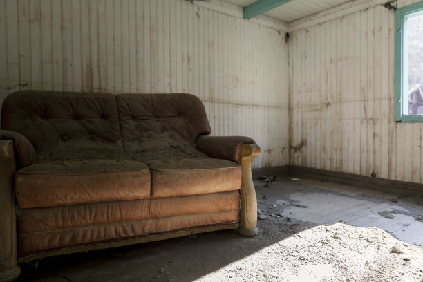 旧的皮革沙发图片下载