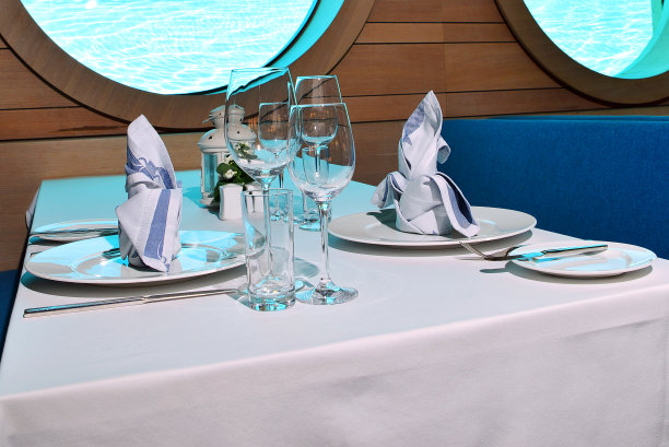 餐厅餐桌布置图片下载