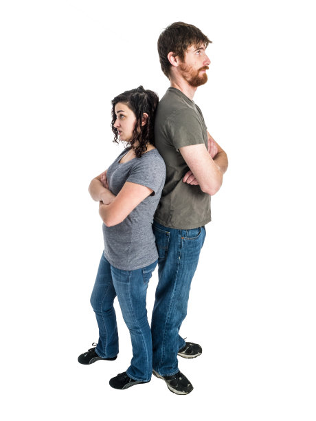 冲突中的青年男女图片下载