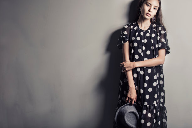 年轻美丽的时装模特女孩亚洲女孩与帽子图片下载