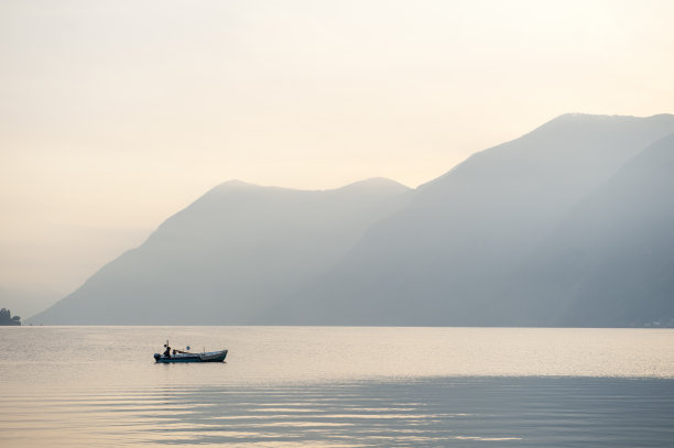 瑞士卢加诺湖图片下载
