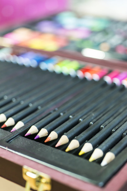 彩色铅笔套图片下载