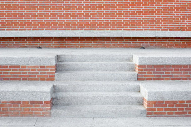 红砖砌墙，有石阶和台阶，无人图片下载