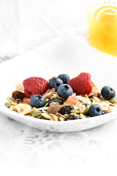 什锦麦片配软水果图片下载