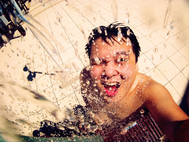 日本男子洗澡的有趣照片图片下载