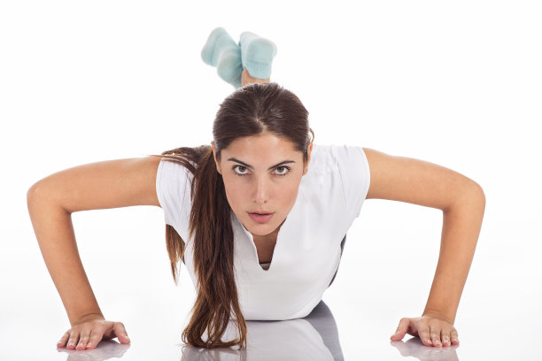俯卧撑的女士图片下载