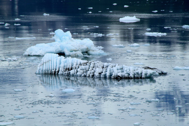 冰的形成图片下载