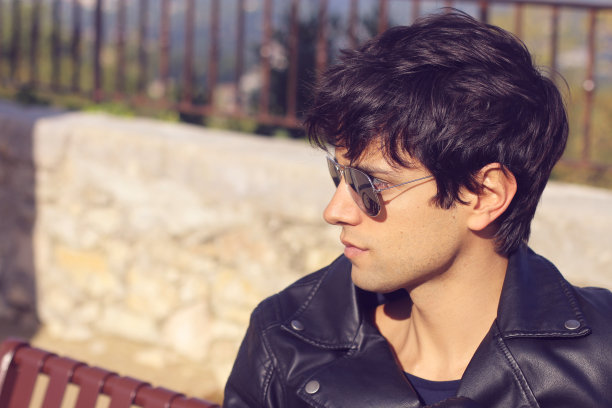 漂亮的发型-英俊的男人图片下载