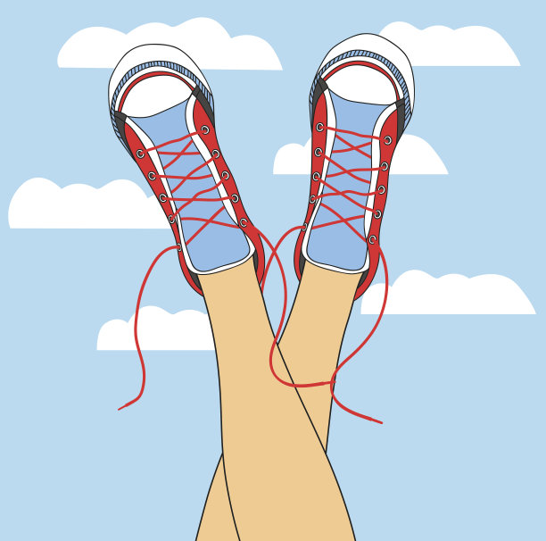 脚在运动鞋的天空背景与云彩。图片下载