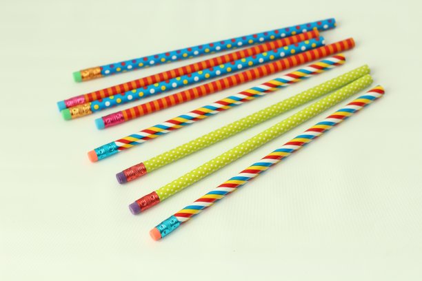 各种各样的铅笔分散图片下载