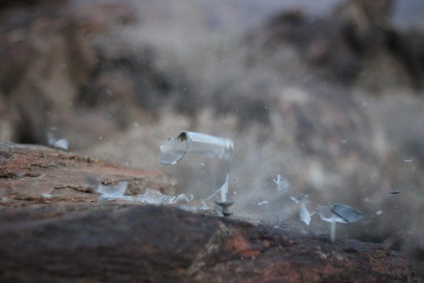 打破瓶子图片下载