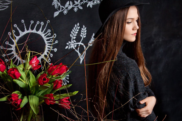 年轻美丽的女孩的肖像图片下载