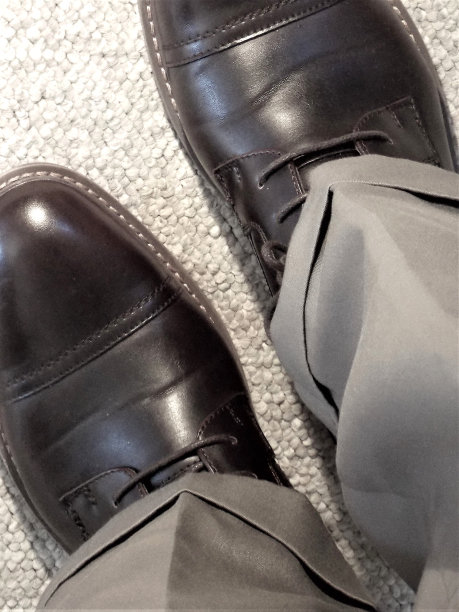 舒适的新男士皮鞋皮鞋-近距离观看图片下载