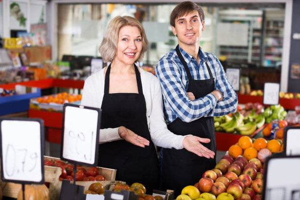 水果商贩摆姿势图片下载