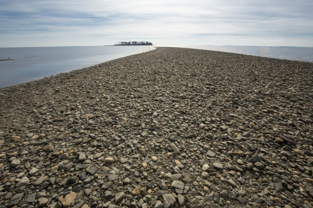 位于康涅狄格州银沙州立公园的冰川砾石喷口。图片下载