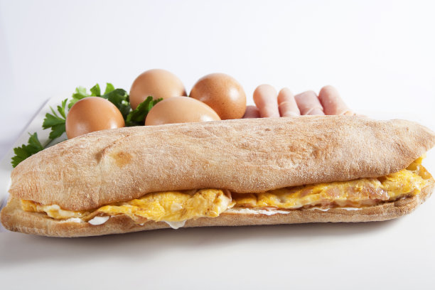 炒鸡蛋、火腿和奶酪三明治图片下载