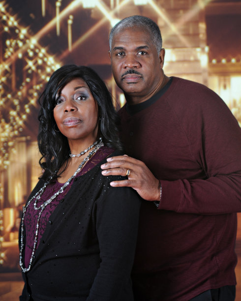 严重的成熟的情侣图片下载