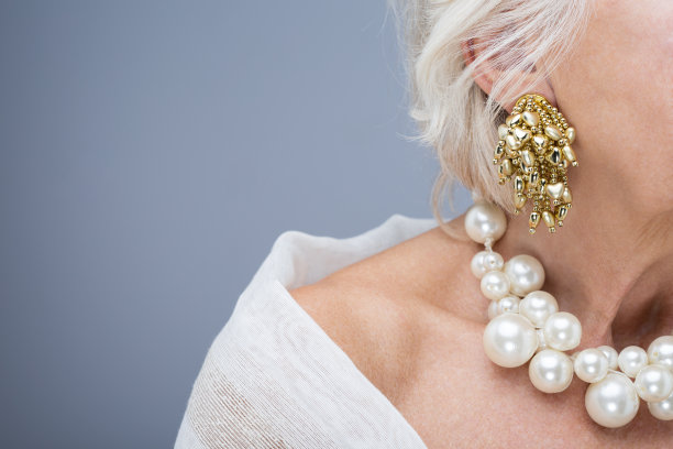 漂亮的珠宝是女人最好的装饰品图片下载