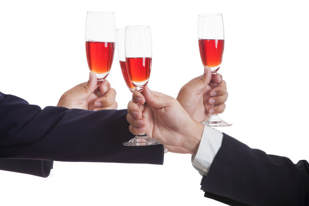 商人拿着酒图片下载