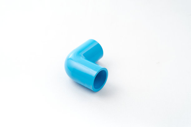 白色背景上的蓝色PVC管连接图片下载