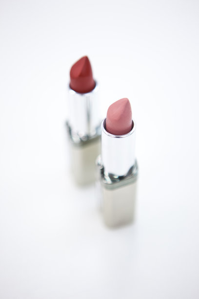 红色和粉色的口红图片下载