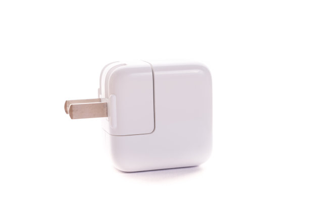 电子适配器到USB端口在一个白色的背景图片下载