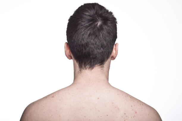 年轻人的回图片下载