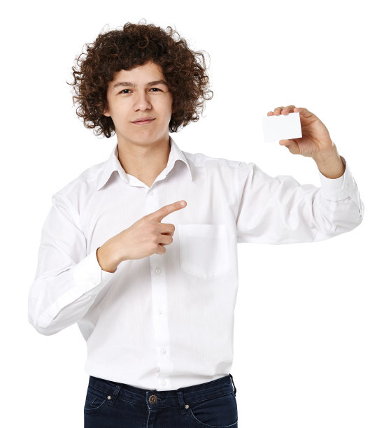 年轻人指着一张卡片图片下载