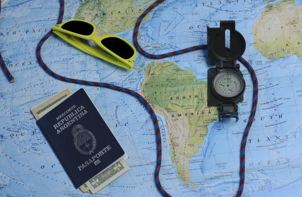 南美地图，护照和旅游配件。图片下载