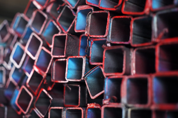 五颜六色的方管堆叠图片下载