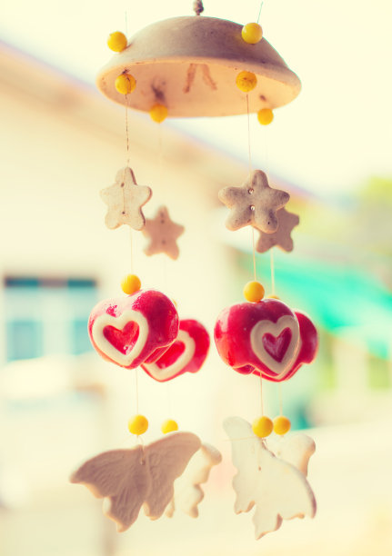 移动陶瓷心脏形状与复古过滤器图片下载