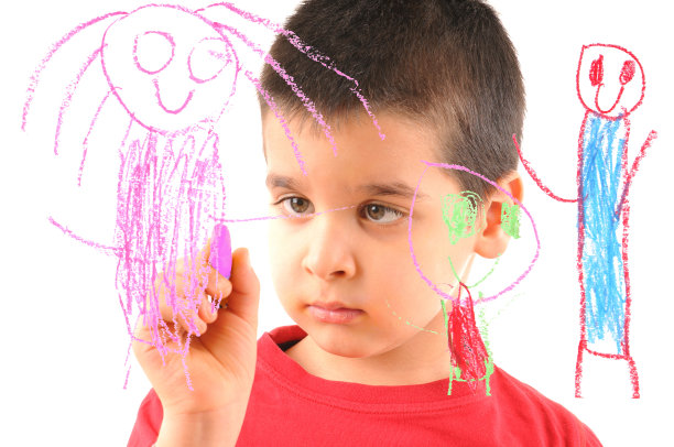 孩子在玻璃上画家人图片下载