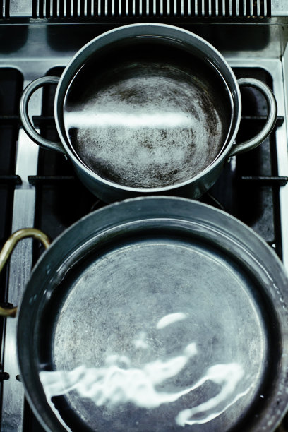 锅里装满水图片下载