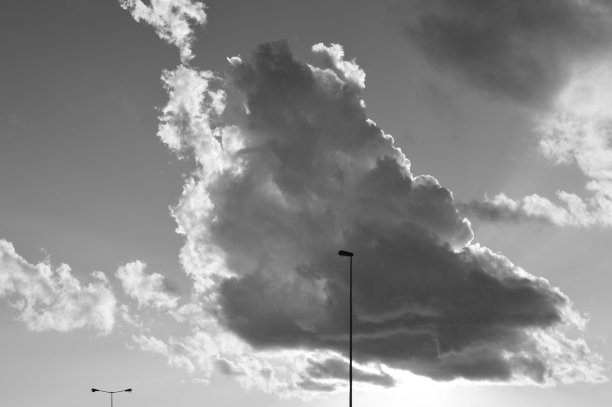 云和电线杆图片下载