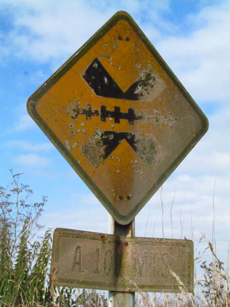 火车警告标志图片下载